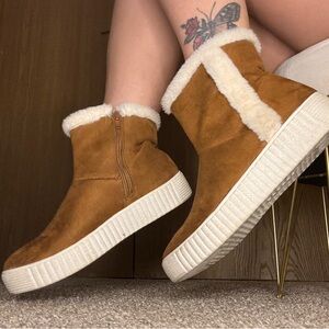 Arizona Jean Company Brown Ankle Boots with Cream Fur